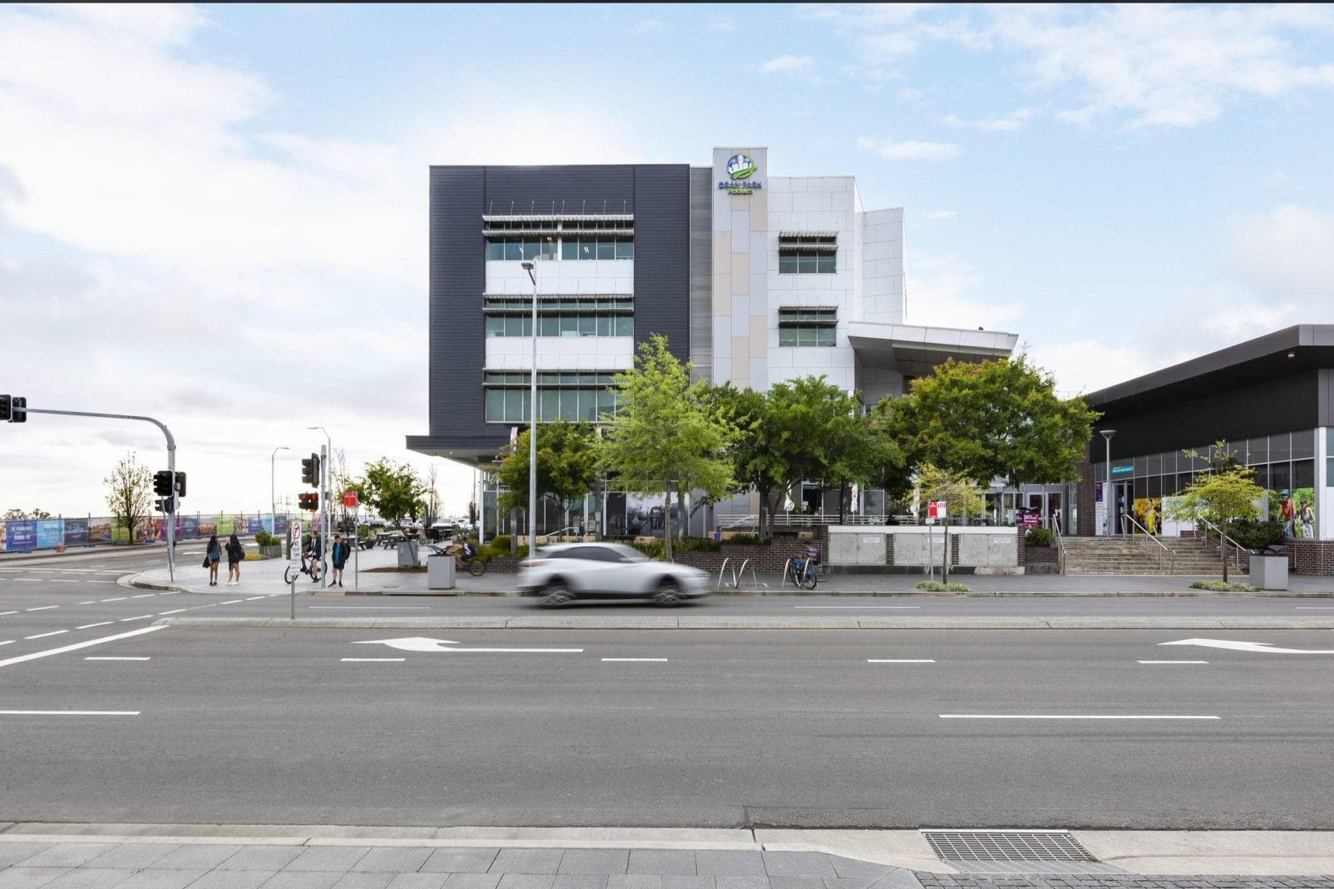 Mitsubishi ALPOLIC NC/A1 DtS non-combustible aluminium composite cladding cladding on façade of the Oran Park Town Center in Oran Park, NSW.
