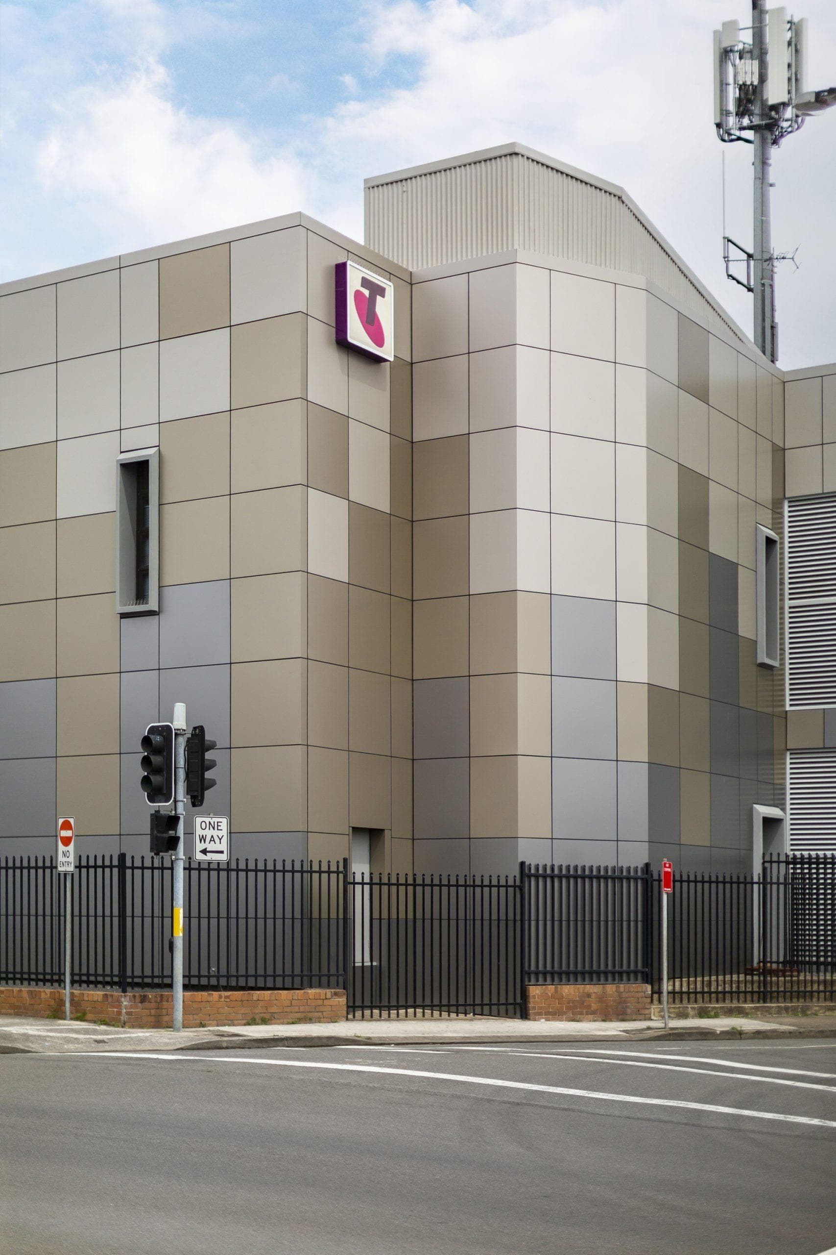 Alpolic NC cladding on Telstra Data Exchange Penrith