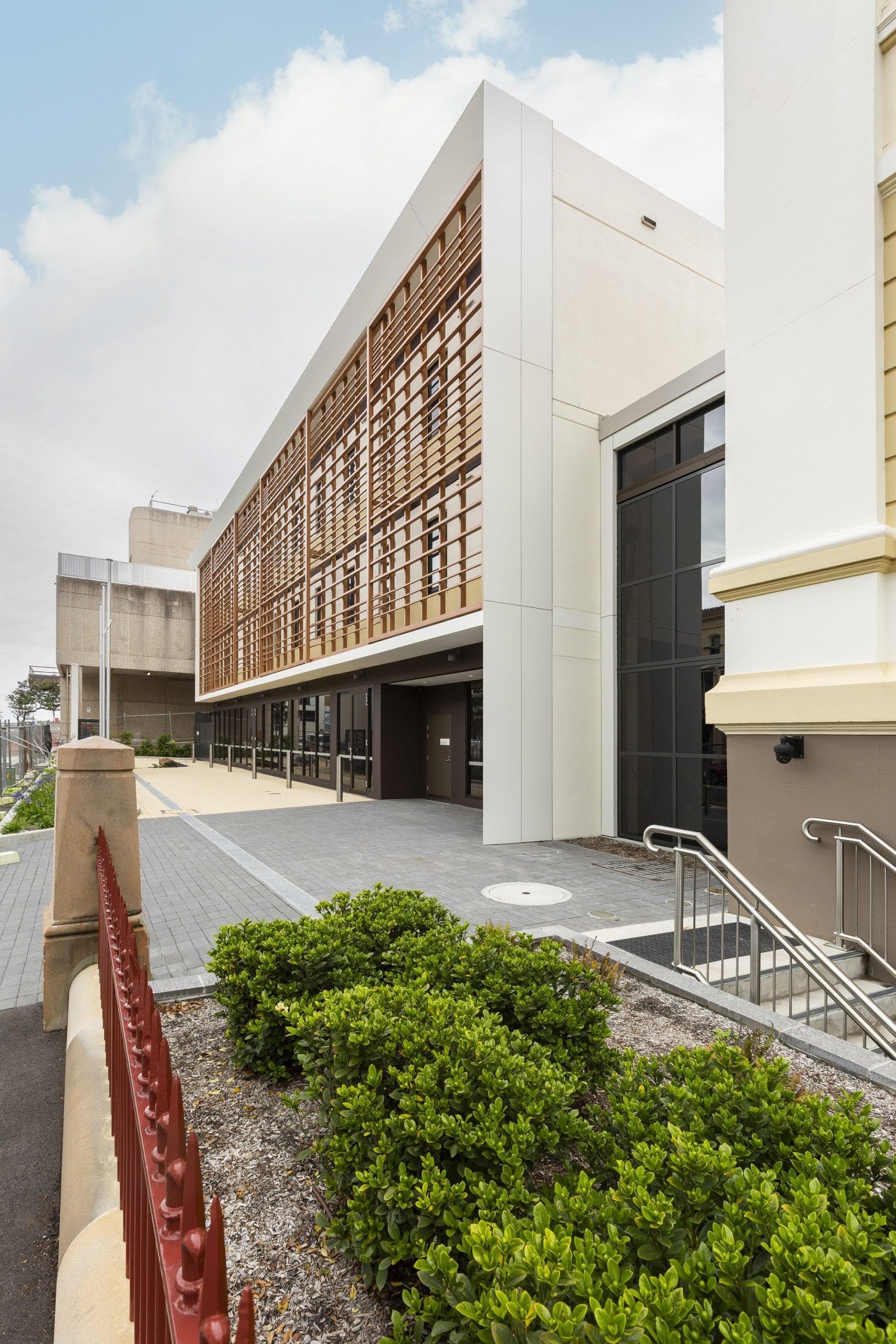 Mitsubishi ALPOLIC NC/A1 DtS non-combustible aluminium composite cladding cladding on façade of the Nihon University in Newcastle, NSW.