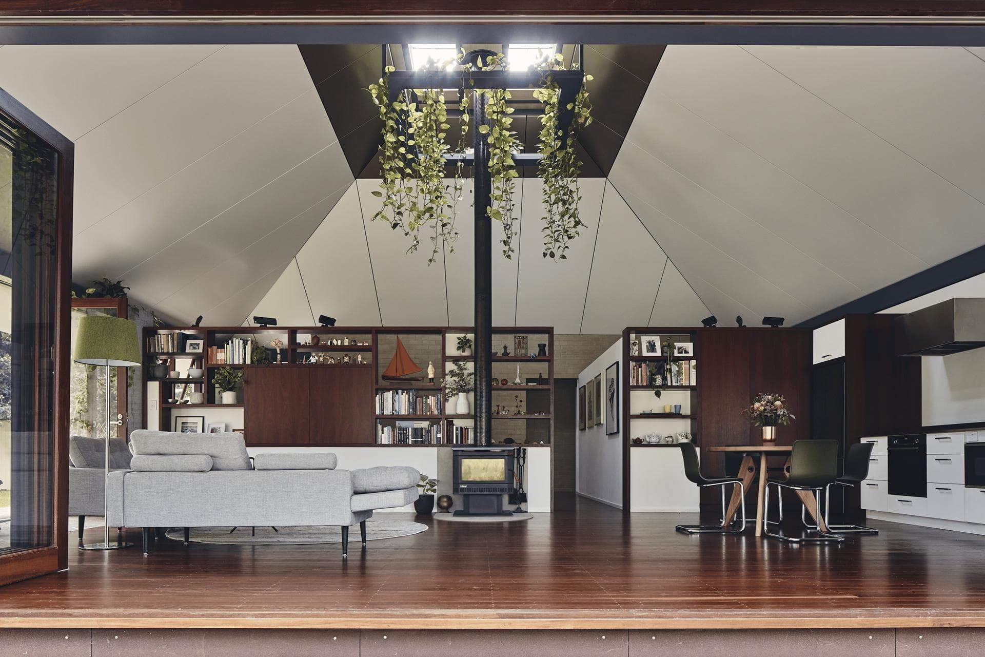 ALPOLIC™/fr aluminium cladding forming tent-like ceiling above main living area at Celilo Springs