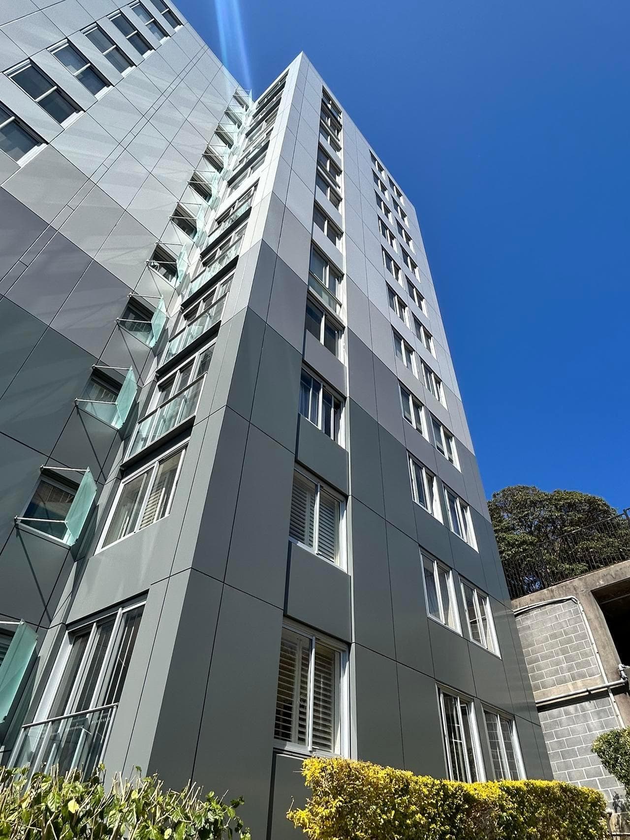Harbour-facing apartment façade upgraded with ALPOLIC™ NC/A1 aluminium recladding