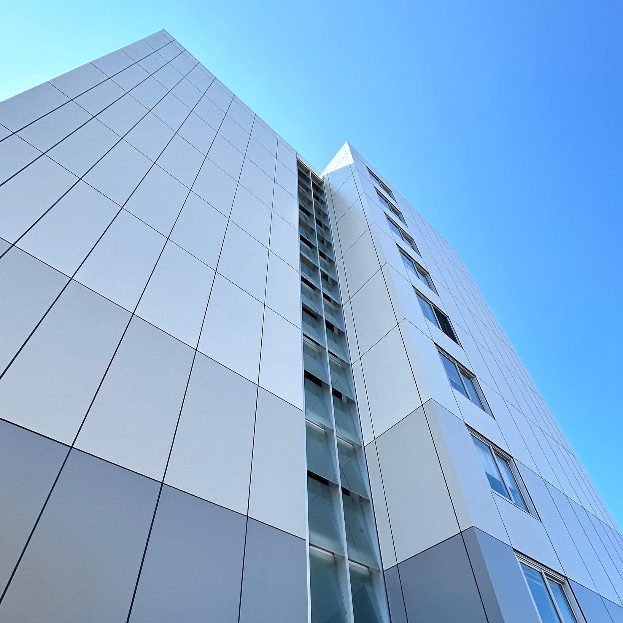 Contextual view of reclad Kirribilli apartment building using ALPOLIC™ NC/A1 panels beside Sydney Harbour