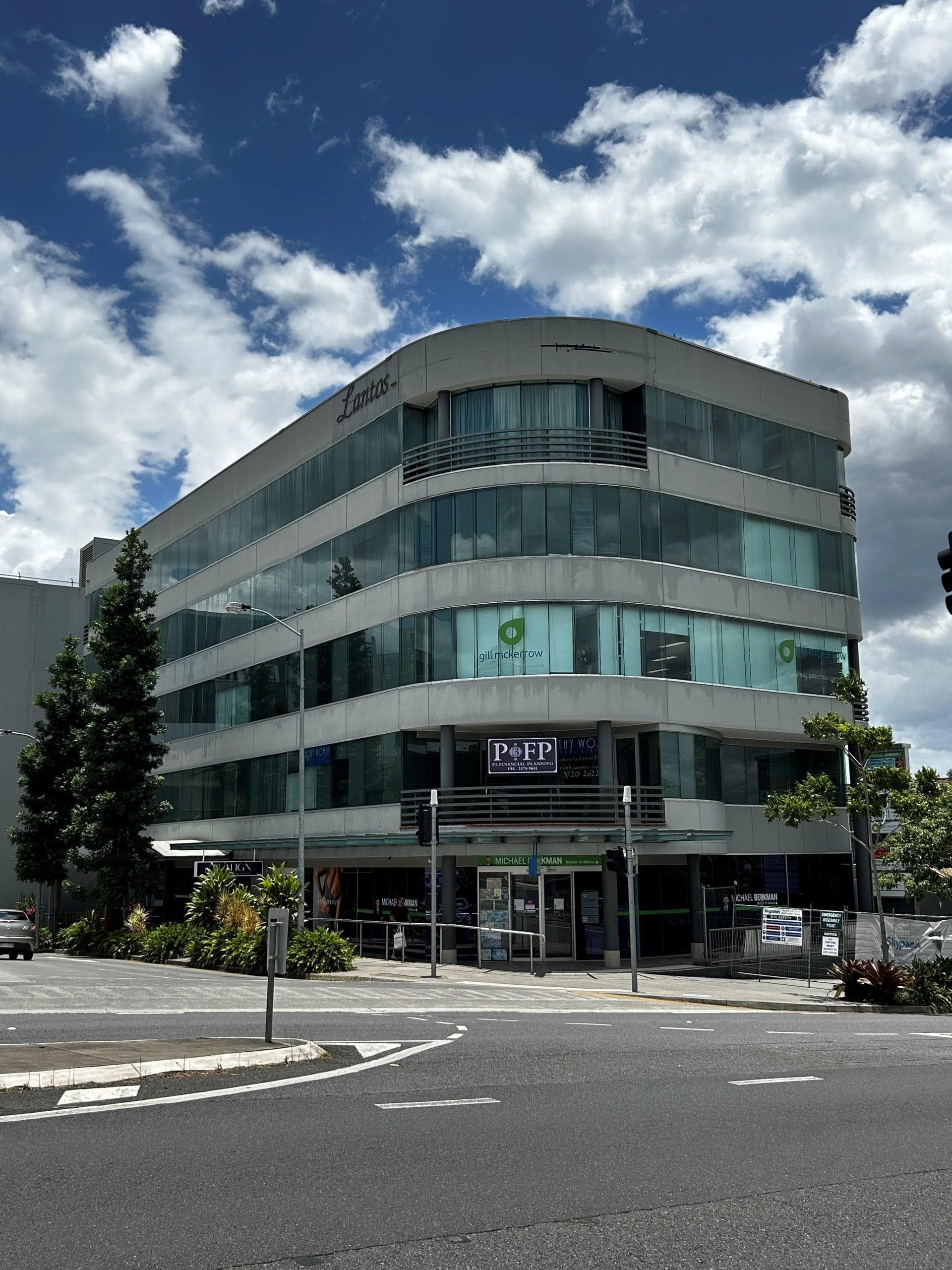 Mitsubishi ALPOLIC NC/A1 DtS non-combustible aluminium composite cladding cladding on façade of Lantos Place in Indooroopilly, QLD.