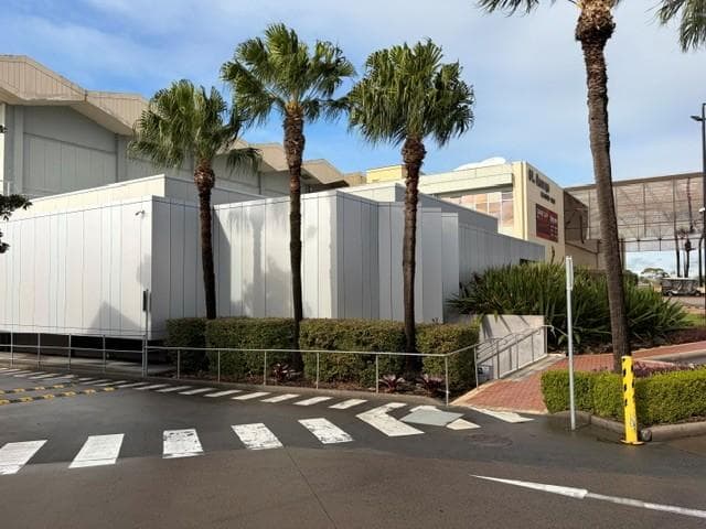 St George Leagues Club ALPOLIC™ façade framed by palms and landscaped gardens