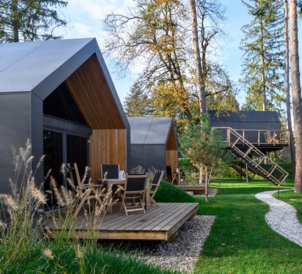 Modern timber cabins with ALPOLIC™/fr cladding in natural forest setting