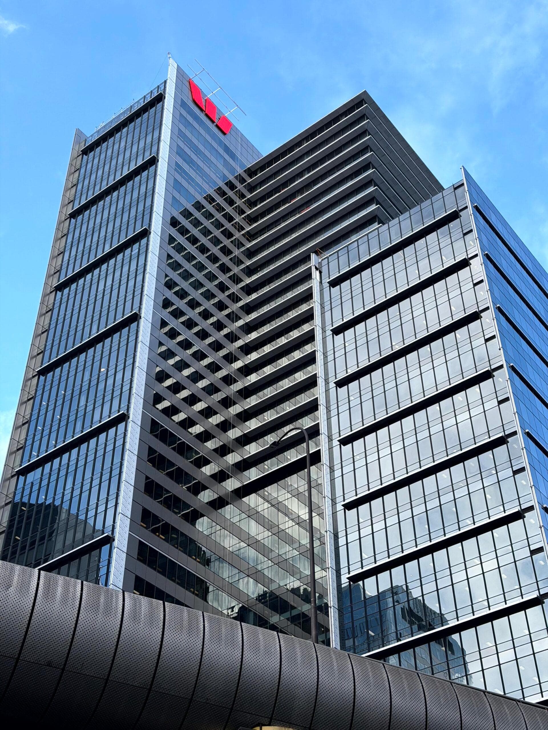 Full-height view of Westpac Place with dark ALPOLIC™ panels and glass curtain walls