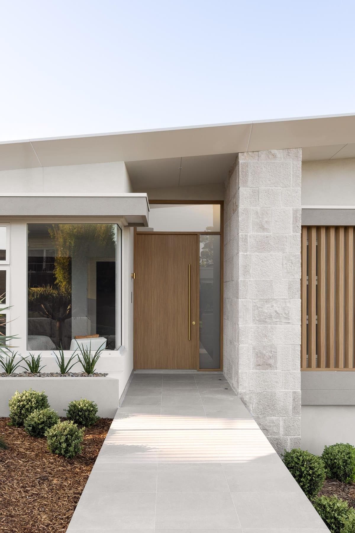 Refined façade detailing using ALPOLIC™/fr in Milk White