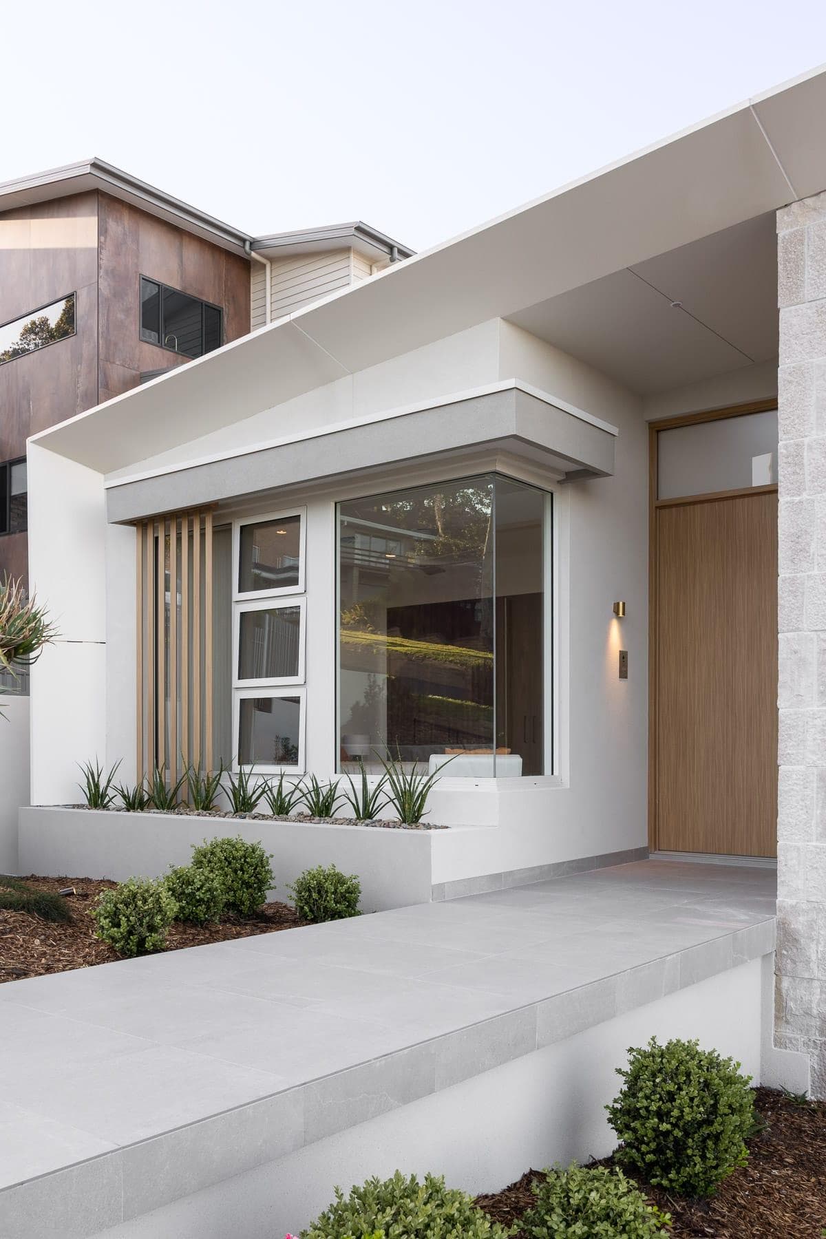 ALPOLIC™/fr in Milk White lining residential eaves at The Horizon, Balgownie